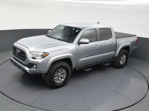 Used 2019 Toyota Tacoma SR5 w/ SR5 Appearance Package (SM) RWD image 13