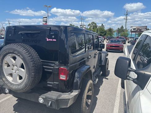 Used 2012 Jeep Wrangler Unlimited Rubicon w/ Connectivity Group image 17