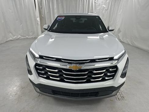 Used 2025 Chevrolet Equinox LT AWD/4WD image 8