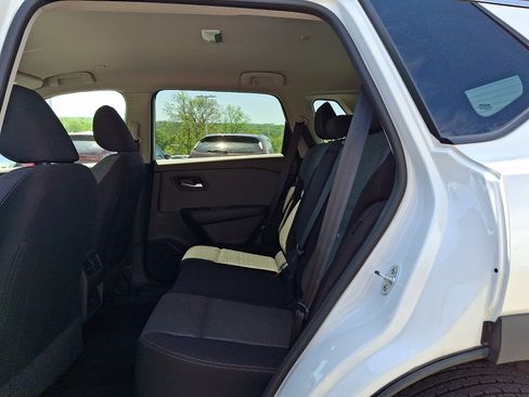 Used 2023 Nissan Rogue SV AWD/4WD image 11