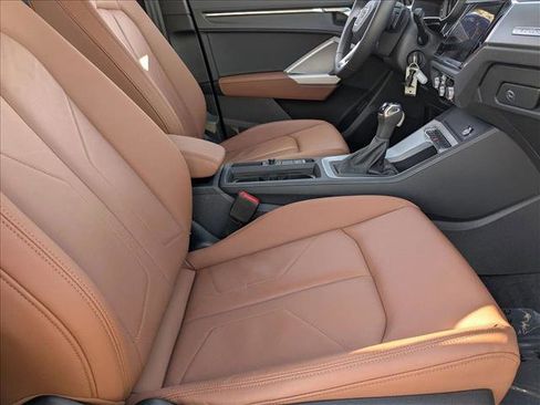 Certified 2025 Audi Q3 2.0T Premium image 18