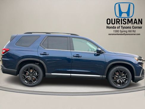New 2025 Honda Pilot Touring image 2
