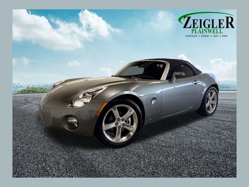 Used 2006 Pontiac Solstice Convertible w/ Premium Package RWD image 1