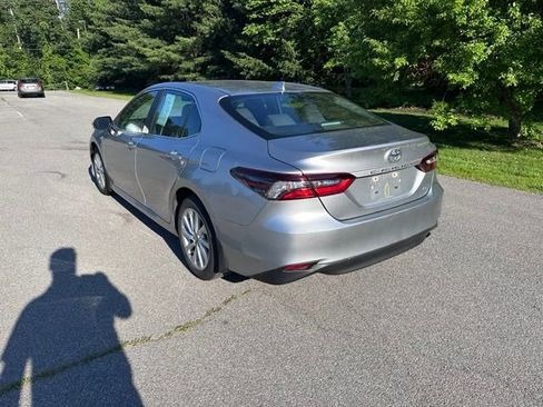 Used 2022 Toyota Camry LE FWD image 5
