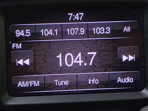 Used 2018 Jeep Compass Latitude image 25