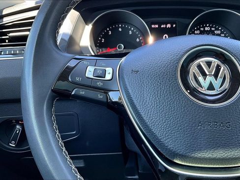 Used 2021 Volkswagen Tiguan SE w/ Panoramic Sunroof Package FWD image 10