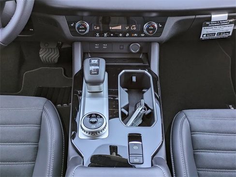 New 2025 Mitsubishi Outlander SE image 20