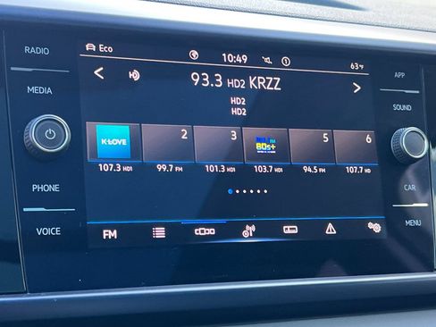 Used 2023 Volkswagen Taos SE w/ Panoramic Sunroof Package AWD/4WD image 19