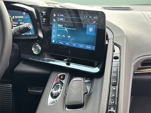 Used 2024 Chevrolet Corvette Stingray Premium Cpe w/ Z51 Performance Package image 21