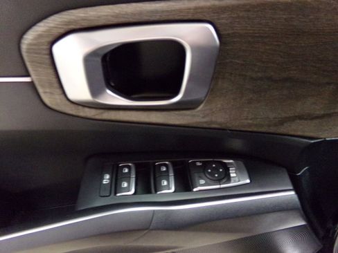 Used 2023 Kia Sorento S w/ Panoramic Sunroof Package image 17