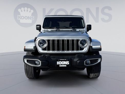 Used 2024 Jeep Wrangler Sahara image 11