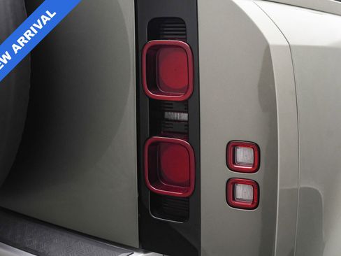 Used 2024 Land Rover Defender 110 S image 23