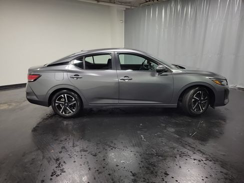 Used 2025 Nissan Sentra SV FWD image 9