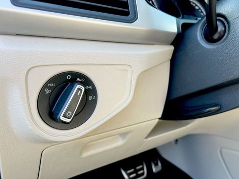 Used 2021 Volkswagen Atlas SE image 16