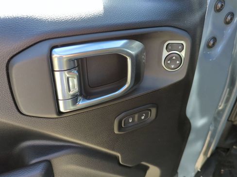 Used 2025 Jeep Wrangler Unlimited Sport AWD/4WD image 8