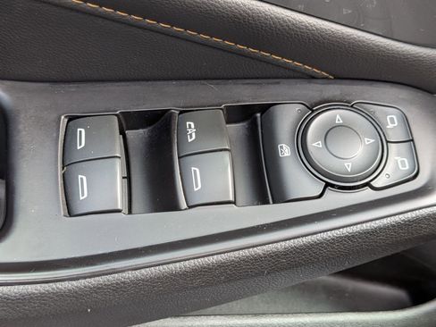 Used 2019 Chevrolet Traverse LT image 14