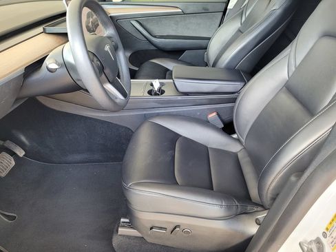 Used 2024 Tesla Model Y Long Range AWD/4WD image 9