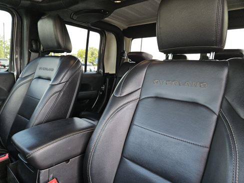 Used 2020 Jeep Gladiator Overland AWD/4WD image 24