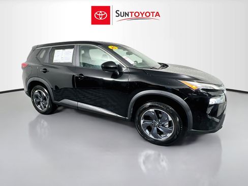 Used 2025 Nissan Rogue SV FWD image 1