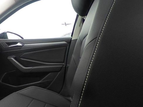 Used 2023 Volkswagen Jetta SE w/ Panoramic Sunroof Package FWD image 20