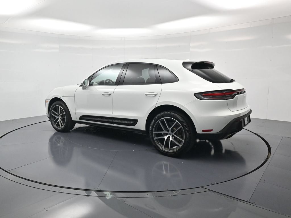 Certified 2026 Porsche Macan AWD/4WD image 3