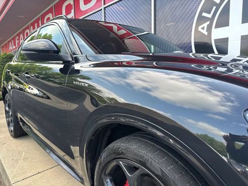 Used 2023 Alfa Romeo Stelvio Veloce AWD/4WD image 2