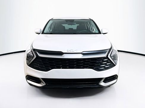 Used 2023 Kia Sportage LX image 3