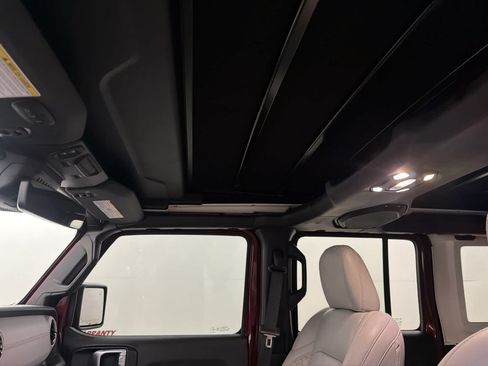Used 2021 Jeep Wrangler Unlimited Sahara AWD/4WD image 15