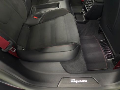 Used 2022 Porsche Taycan GTS image 18