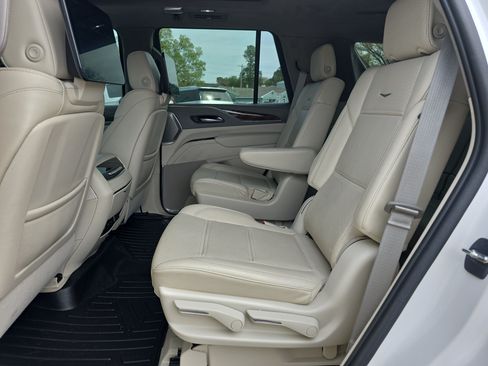 Used 2023 Cadillac Escalade Premium Luxury Platinum w/ Heavy-Duty Trailer Package AWD/4WD image 11
