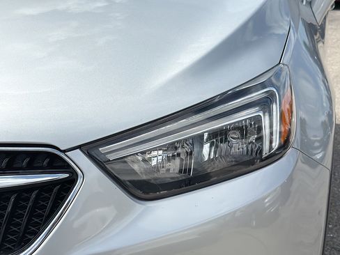 Used 2022 Buick Encore Preferred image 9