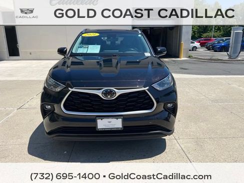 Used 2021 Toyota Highlander XLE AWD/4WD image 5