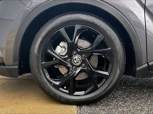 Used 2022 Toyota C-HR Nightshade image 11