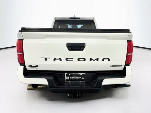 Certified 2025 Toyota Tacoma TRD Off-Road AWD/4WD image 21