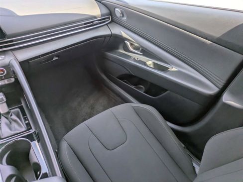 Used 2025 Hyundai Elantra SEL FWD image 18