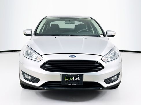 Used 2016 Ford Focus SE FWD image 2