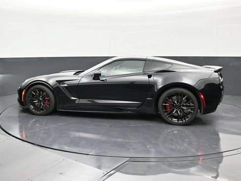 Used 2019 Chevrolet Corvette Z06 RWD image 2