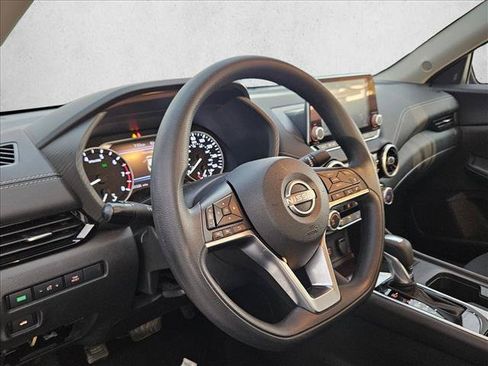 Used 2025 Nissan Sentra SV FWD image 9