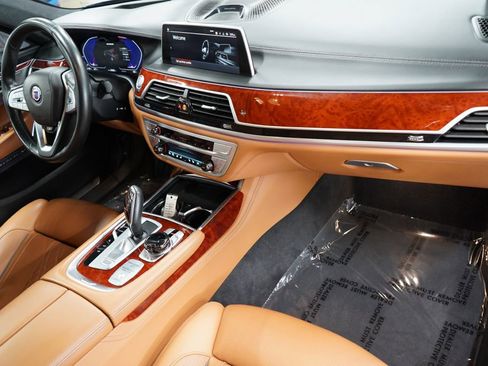 Used 2022 BMW ALPINA B7 xDrive w/ Luxury Rear Seating Package AWD/4WD image 24