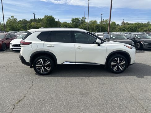 Certified 2023 Nissan Rogue Platinum w/ Platinum Premium Package FWD image 4