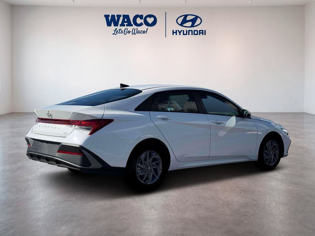 Used 2026 Hyundai Elantra Hybrid FWD image 8
