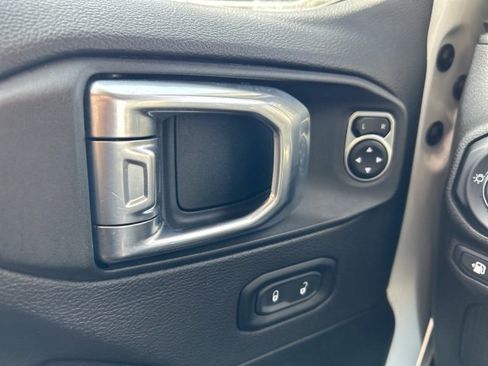 Used 2023 Jeep Wrangler Unlimited Sahara image 18