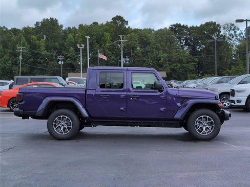 New 2026 Jeep Gladiator Sport AWD/4WD image 8