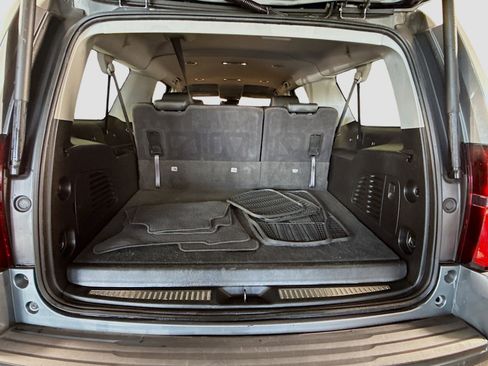 Used 2020 Chevrolet Suburban LT image 33