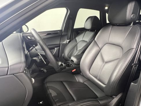 Certified 2026 Porsche Macan AWD/4WD image 5