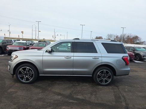 Used 2021 Ford Expedition Limited image 4