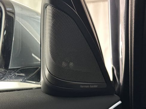 Used 2022 BMW 530e w/ Premium Package image 25