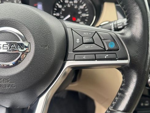 Used 2019 Nissan Rogue SV w/ Sun & Sound Touring Package FWD image 14