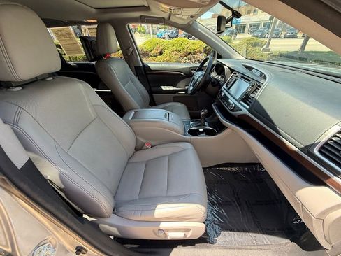 Used 2014 Toyota Highlander Limited FWD image 41