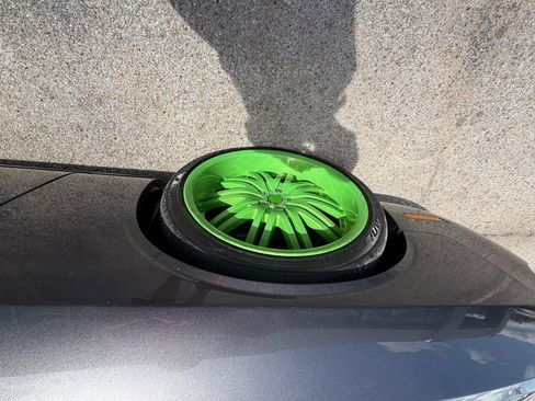 Used 2014 Dodge Challenger SXT RWD image 9